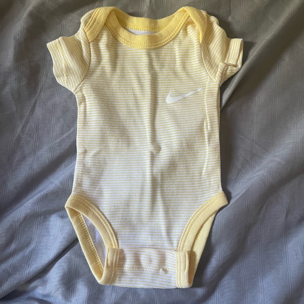 Nike Kids Bodysuit in Yellow and White Stripes